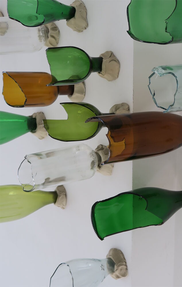 Olaf Metzel (*1952), alles Flaschen, 1992, (Detail) © Hamburger Kunsthalle / bpk © VG Bild-Kunst, Bonn Foto: Elke Walford
