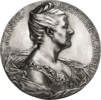 Jules-Clément Chaplain (1839–1909) Auf Jeanne Mathilde Claude (Vorderseite), 1887 Medaille: Kupfer, versilbert, Ø 124 mm, 92,50 g © Hamburger Kunsthalle Foto: B. Seifert / Lübke+Wiedemann / Germany Jules-Clément Chaplain (1839–1909) Auf Jeanne Mathilde Claude (Vorderseite), 1887 Medaille: Kupfer, versilbert, Ø 124 mm, 92,50 g © Hamburger Kunsthalle Foto: B. Seifert / Lübke+Wiedemann / Germany