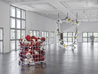 Installationsansicht der Ausstellung KATHLEEN RYAN, Hamburger Kunsthalle, 17. Mai bis 11. August 2024 © Kathleen Ryan © Hamburger Kunsthalle, Foto: Stefan Altenburger Photography Installationsansicht der Ausstellung KATHLEEN RYAN, Hamburger Kunsthalle, 17. Mai bis 11. August 2024 © Kathleen Ryan © Hamburger Kunsthalle, Foto: Stefan Altenburger Photography