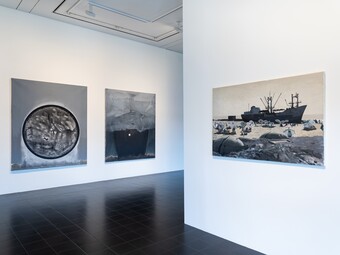 Edi Hila (*1944), Ausstellungsansicht EDI HILA | THEA DJORDJADZE, Hamburger Kunsthalle, Hamburg, 2025, Foto: Fred Dott Edi Hila (*1944), Ausstellungsansicht EDI HILA | THEA DJORDJADZE, Hamburger Kunsthalle, Hamburg, 2025, Foto: Fred Dott