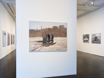 Edi Hila (*1944), Ausstellungsansicht EDI HILA | THEA DJORDJADZE, Hamburger Kunsthalle, Hamburg, 2025, © Courtesy and copyright the artist, Foto: Fred Dott Edi Hila (*1944), Ausstellungsansicht EDI HILA | THEA DJORDJADZE, Hamburger Kunsthalle, Hamburg, 2025, © Courtesy and copyright the artist, Foto: Fred Dott