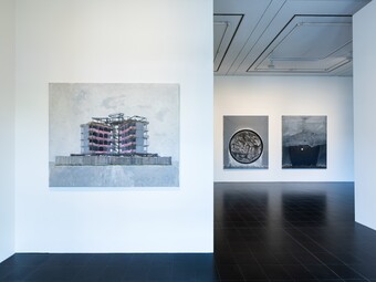 Edi Hila (*1944), Ausstellungsansicht EDI HILA | THEA DJORDJADZE, Hamburger Kunsthalle, Hamburg, 2025, Foto: Fred Dott Edi Hila (*1944), Ausstellungsansicht EDI HILA | THEA DJORDJADZE, Hamburger Kunsthalle, Hamburg, 2025, Foto: Fred Dott