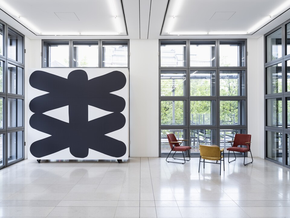 Foyerneugestaltung Galerie der Gegenwart 2024 von Bastian Muhr © Hamburger Kunsthalle, Foto: Fred Dott Foyerneugestaltung Galerie der Gegenwart 2024 von Bastian Muhr © Hamburger Kunsthalle, Foto: Fred Dott