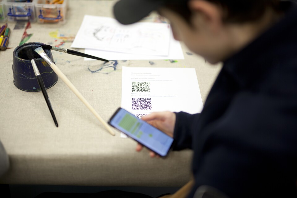 Chatbot zu FEMME FATALE, Kooperation mit der Stadtteilschule am Hafen auf St. Pauli, Fotos: Hamburger Kunsthalle Chatbot zu FEMME FATALE, Kooperation mit der Stadtteilschule am Hafen auf St. Pauli, Fotos: Hamburger Kunsthalle