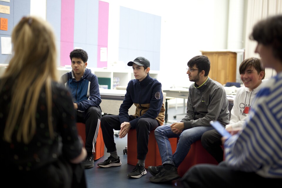 Chatbot zu FEMME FATALE, Kooperation mit der Stadtteilschule am Hafen auf St. Pauli, Fotos: Hamburger Kunsthalle Chatbot zu FEMME FATALE, Kooperation mit der Stadtteilschule am Hafen auf St. Pauli, Fotos: Hamburger Kunsthalle