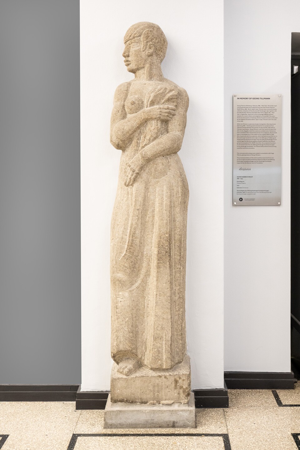 Die rechte der beiden Kaminfiguren von Gustav Heinrich Wolff (1986– 1934) im Hubertus-Wald-Forum der Hamburger Kunsthalle © Hamburger Kunsthalle, Foto: Romanus Fuhrmann Die rechte der beiden Kaminfiguren von Gustav Heinrich Wolff (1986– 1934) im Hubertus-Wald-Forum der Hamburger Kunsthalle © Hamburger Kunsthalle, Foto: Romanus Fuhrmann