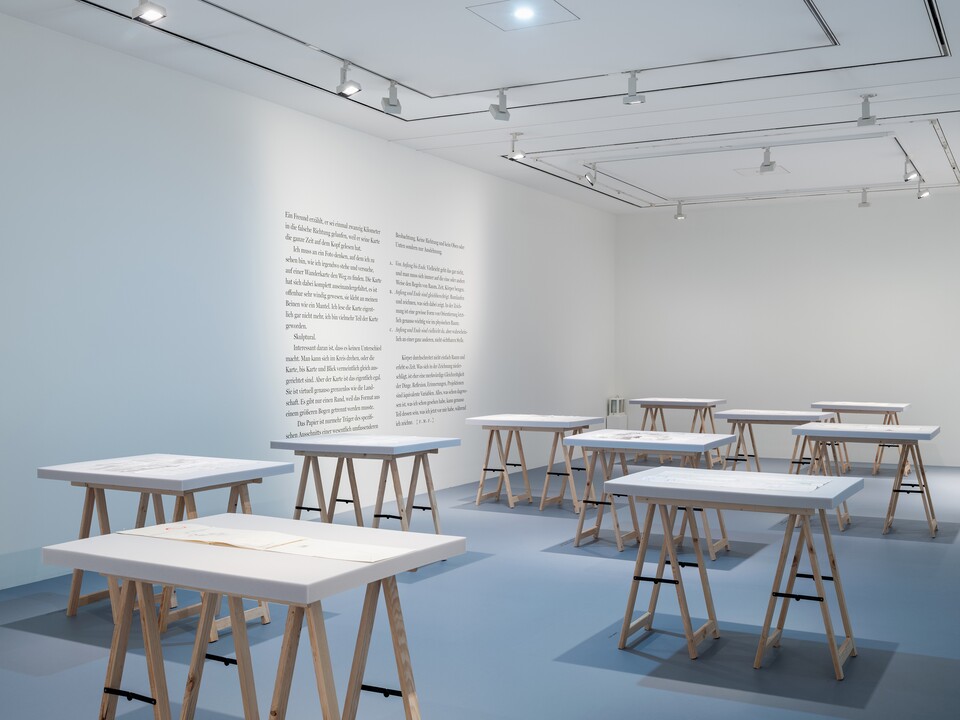 Installationsansicht der Ausstellung FEDELE MAURA FRIEDE. der saum löst sich an der Hamburger Kunsthalle, 28. März bis 7. September 2025 © Fedele Maura Friede Foto: Fred Dott Installationsansicht der Ausstellung FEDELE MAURA FRIEDE. der saum löst sich an der Hamburger Kunsthalle, 28. März bis 7. September 2025 © Fedele Maura Friede Foto: Fred Dott