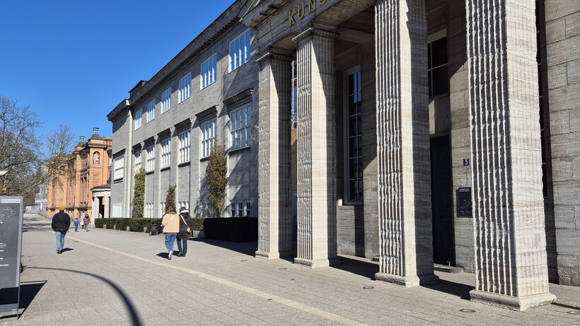 Infotafel neben der Kunsthalle
